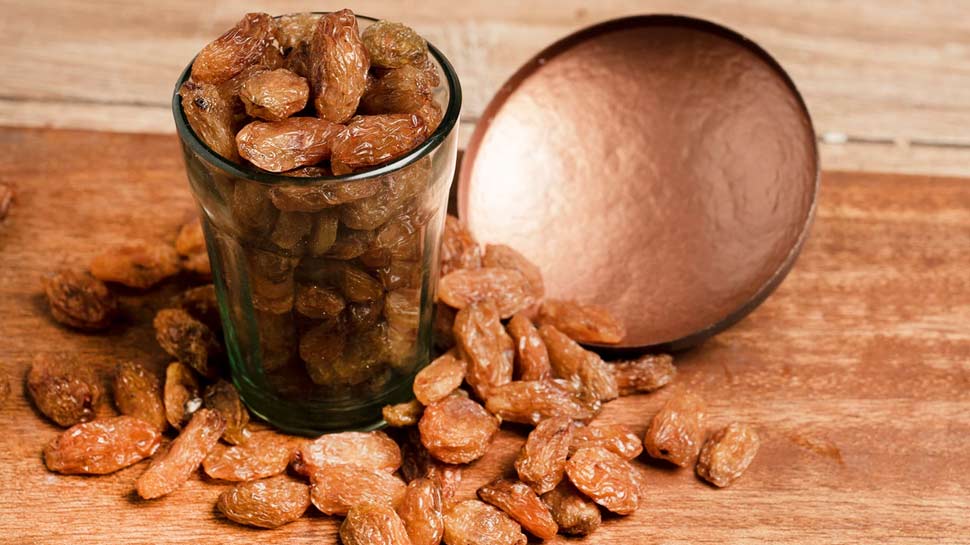 Black Raisins: मुनक्के को इस तरह खाने से घटेगा वजन, मिलेंगे और भी कई जबरदस्त फायदे