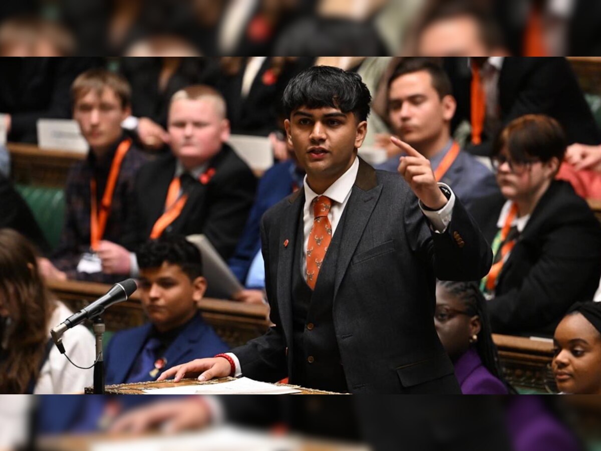 भारतीय मूल के छात्र ने 'ब्रिटेन के संसद' में दी ऐसी धांसू स्पीच, सुनकर तालियां बजाने लगे विदेशी; देखें Video