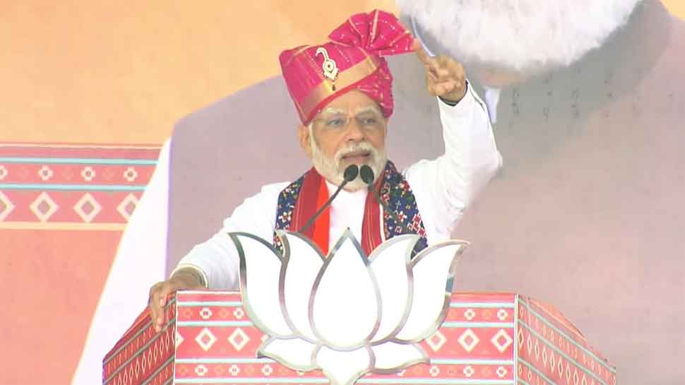 Gujarat Election 2022: कांग्रेस में मुझे गाली देने की मची होड़, 'परिवार' को खुश करने के लिए हो रहा ऐसा - PM मोदी