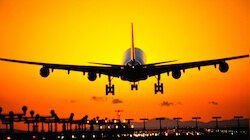 क्यों Airplane में टेकऑफ और लैंडिंग के समय बंद कर दी जाती हैं Lights? जानें अहम वजह