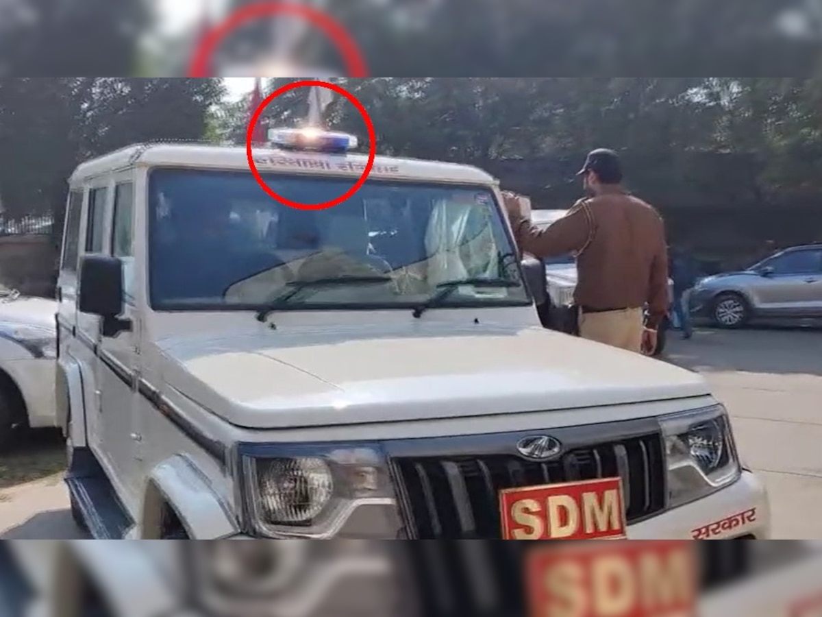 अनिल विज के गृह क्षेत्र में अधिकारी उड़ा रहे कानून का मखौल, गाड़ियों से नहीं उतार रहे लाल-नीली बत्ती