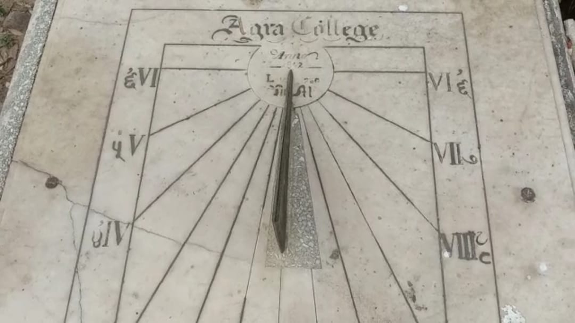 Unique clock of Agra telling accurate time without cell and charging ...