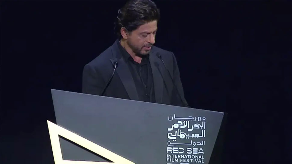 Shah Rukh Khan honoured at Red Sea International Film Festival in Saudi  Arabia srk performed umrah in mecca | Shah Rukh Khan को सऊदी अरब के इस फिल्म  फेस्टिवल में मिला खास