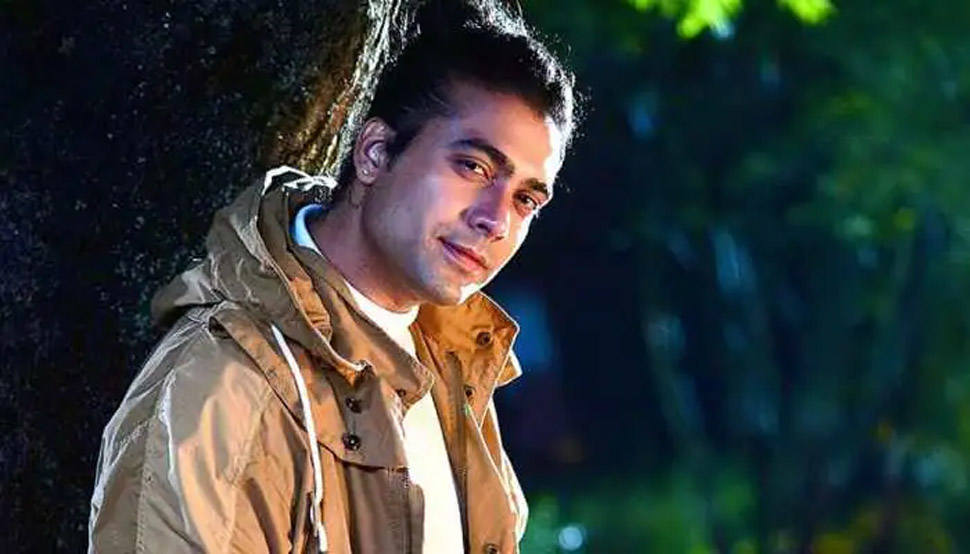 Jubin Nautiyal: बुरी तरह जख्मी हुए जुबिन नौटियाल, सिर, पसली में आई चोट, हाथ का होगा ऑपरेशन! Jubin Nautiyal: बुरी तरह जख्मी हुए जुबिन नौटियाल, सिर, पसली में आई चोट, हाथ का होगा ऑपरेशन!
