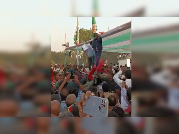 Bihar ByElection: नीतीश कुमार की रैली में हंगामा; लोगों नें लगाए खूब नारे, फेंकी गईं कुर्सियां