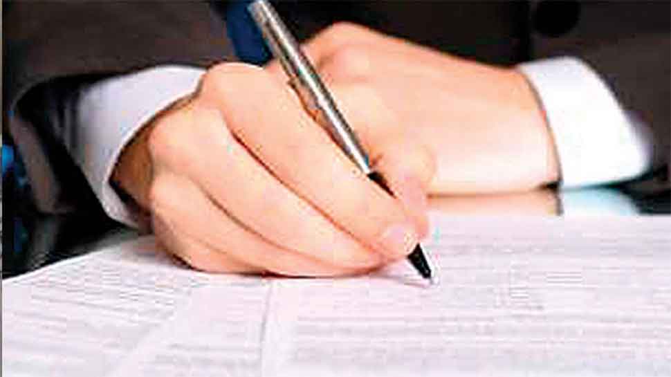 Viral Letter: ‘5 तारीख को मेरी मां का निधन होगा, छुट्टी चाहिए’- कैसे-कैसे आवेदन पत्र लिख रहे हैं शिक्षक