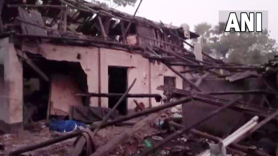 West Bengal Blast: टीएमसी नेता के घर में बम धमाका, 2 लोगों की मौत
