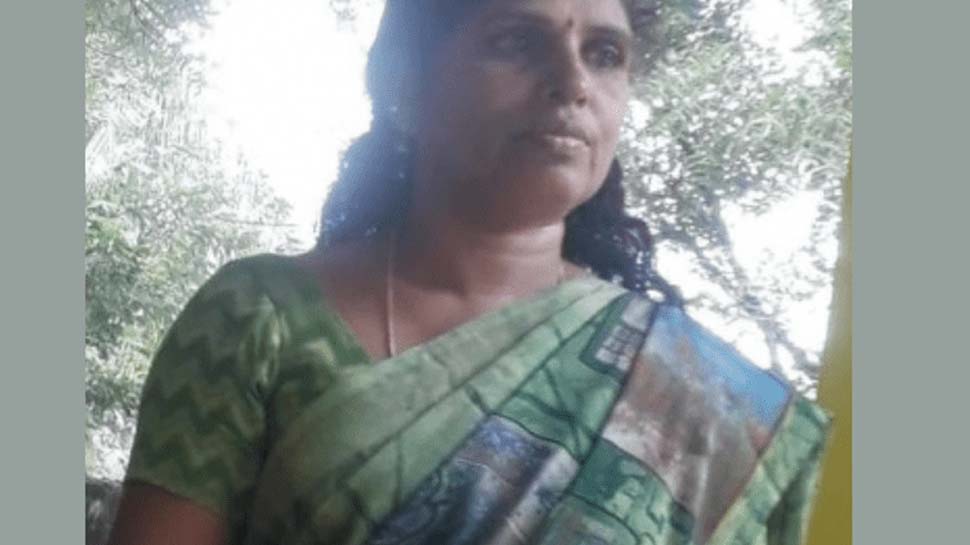Tamil Nadu: अनुसूचित जाति का समझ कर छात्रों से स्कूल का शौचालय साफ करवाती थी लेडी प्रिंसिपल Tamil Nadu: अनुसूचित जाति का समझ कर छात्रों से स्कूल का शौचालय साफ करवाती थी लेडी प्रिंसिपल