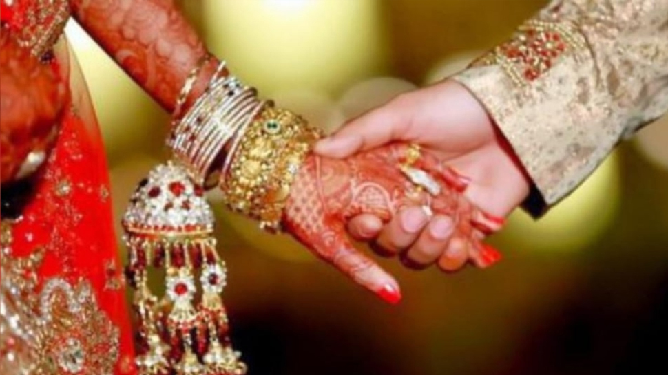 Barabanki:दुल्हे को मिली ऐसी खबर; मंडप छोड़ हुआ उड़न छू, दुल्हन बोली... Barabanki:दुल्हे को मिली ऐसी खबर; मंडप छोड़ हुआ उड़न छू, दुल्हन बोली...