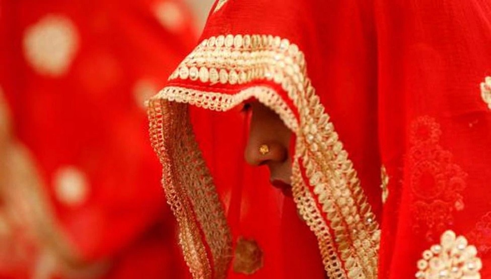 Lucknow Bride: स्टेज पर दूल्हे को वरमाला पहनाते ही आया हार्ट अटैक, दुल्हन की हो गई मौत
