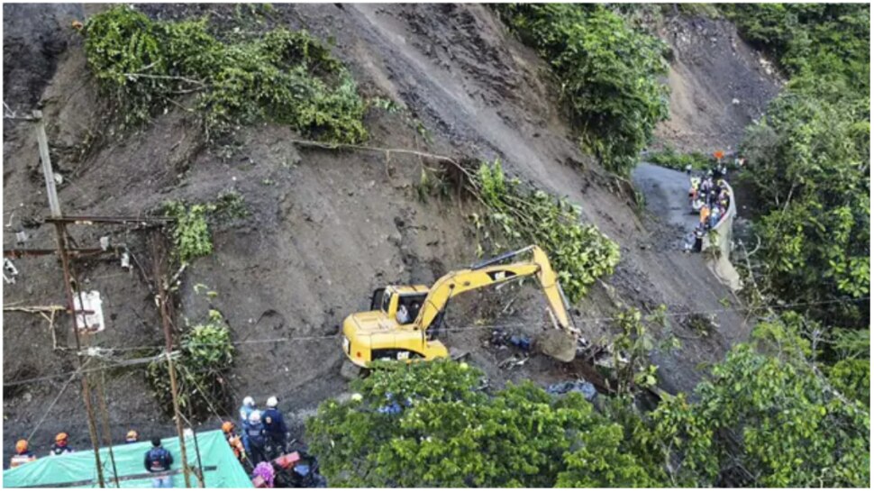 Colombia Landslide: कोलंबिया में लैंडस्लाइड, मलबे में बस समेत कई वाहन दबे, अभी तक 33 की मौत, कई घायल