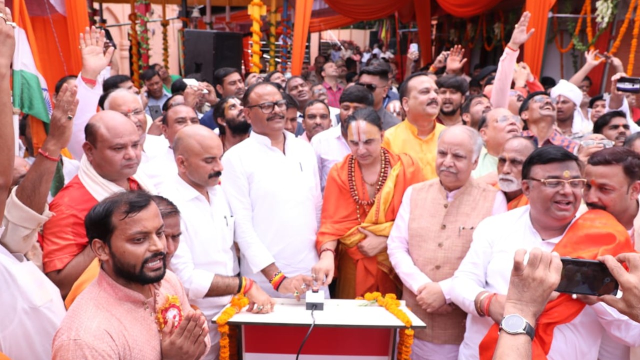 बीजेपी नेता का बड़ा बयान, बाबरी मस्जिद गिरने से मिट गई 'गुलामी की निशानी'