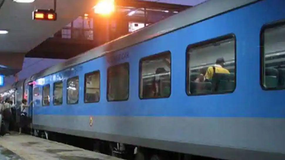 Indian Railways: रेलवे का ब्लंडर! कंफर्म टिकट के बाद भी नहीं मिली सीट, आपके साथ भी हो सकता है यह धोखा