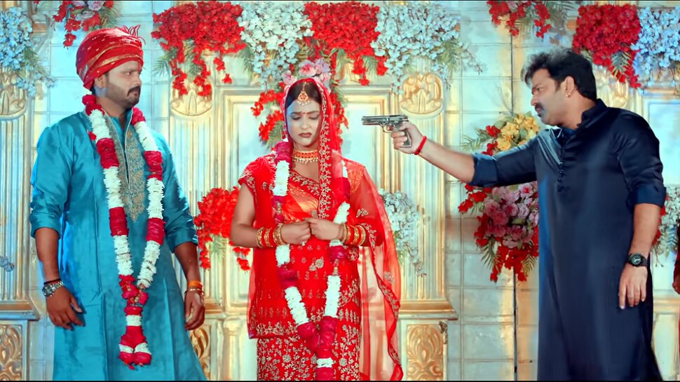 Bhojpuri Song: पवन सिंह ने 'बिच जयमल पा' Kiss करने की धमकी दी, देखें वीडियो