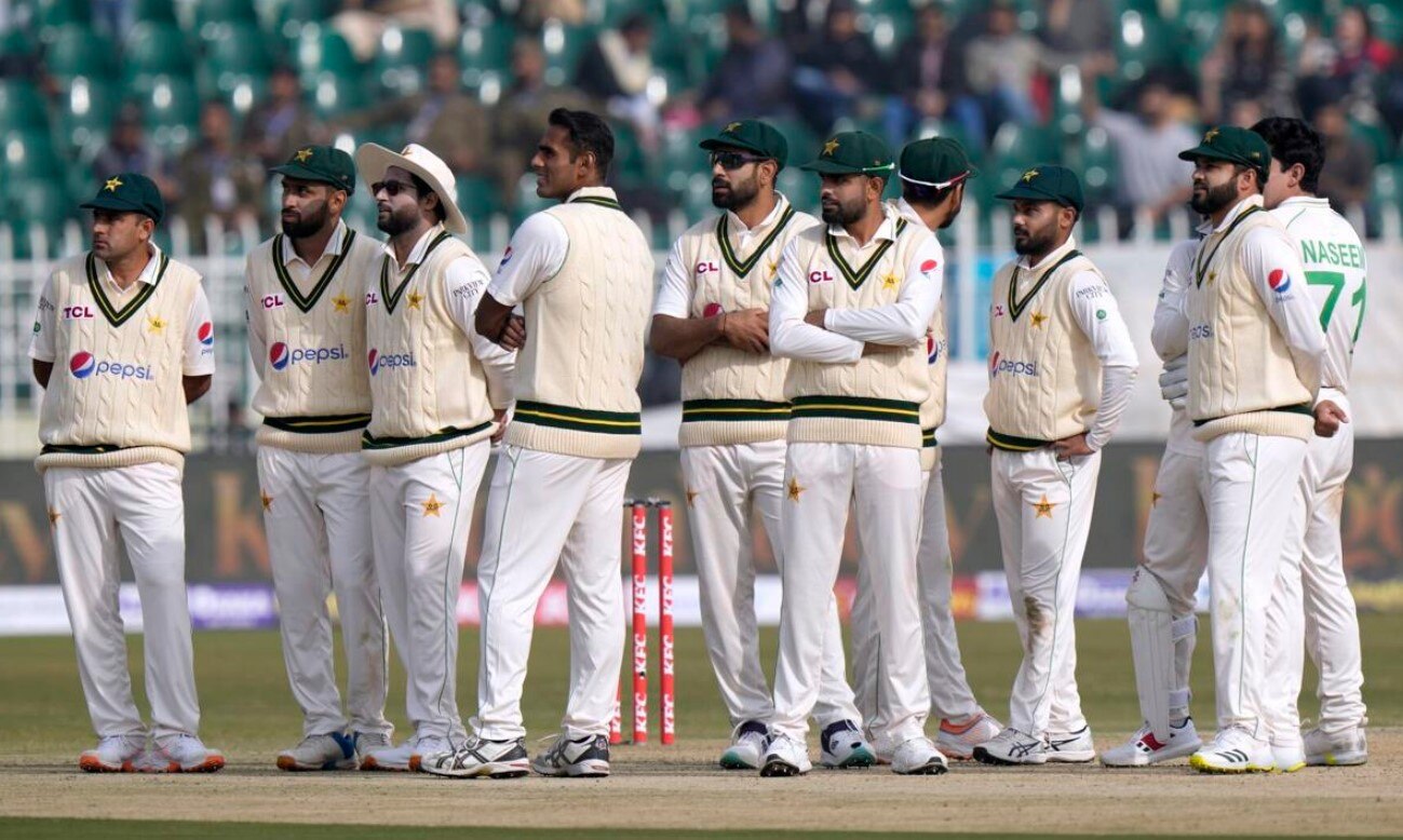 PAK vs ENG: पहले टेस्ट में हार के बाद पाकिस्तान पर टूटा मुसीबतों का पहाड़, सामने आई ये बुरी खबर