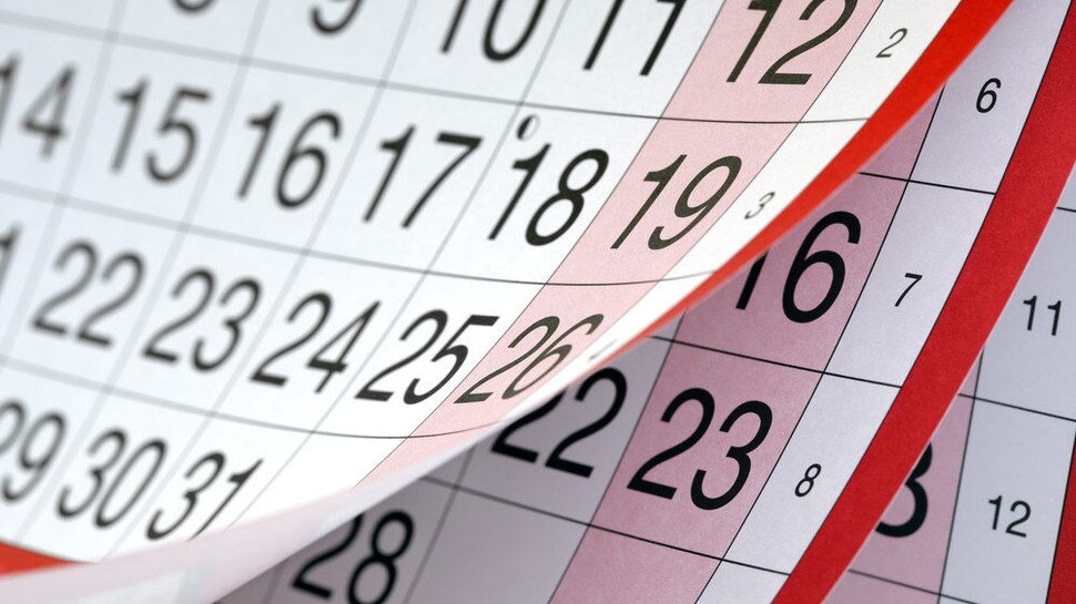 Vastu Tips 2023: न्यू ईयर पर इस तरह लगाएं साल 2023 का नया कैलेंडर, उन्नति में आ रही बाधाएं हो जाएंगी दूर