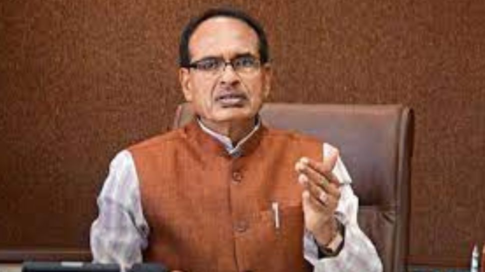 I LOVE...पर भड़के CM शिवराज, बोले- अंग्रेजी प्रतिभा को मार रही, हिंदी का होना चाहिए इस्तेमाल
