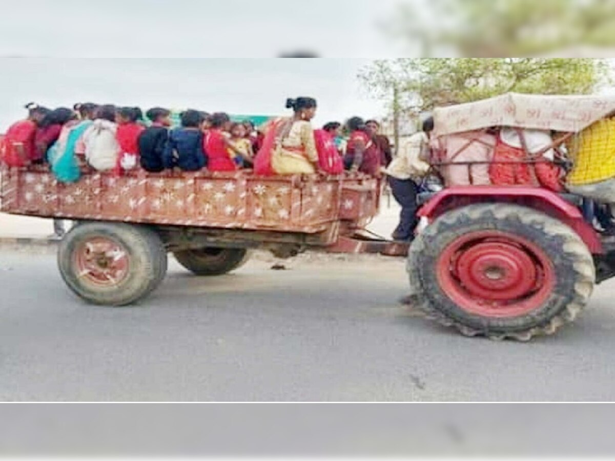 बदायूं : सोरों मेला देखकर लौट रहे ट्रैक्टर-ट्रॉली को ट्रक ने मारी टक्‍कर, 30 यात्री घायल 