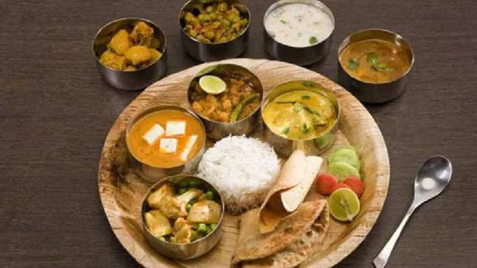 Bhishma Bhojan Formula: प्रतिदिन इस तरह भोजन करने से घर में हमेशा रहता है मां लक्ष्मी का बसेरा, पितामह भीष्म ने बताए हैं ये विधान