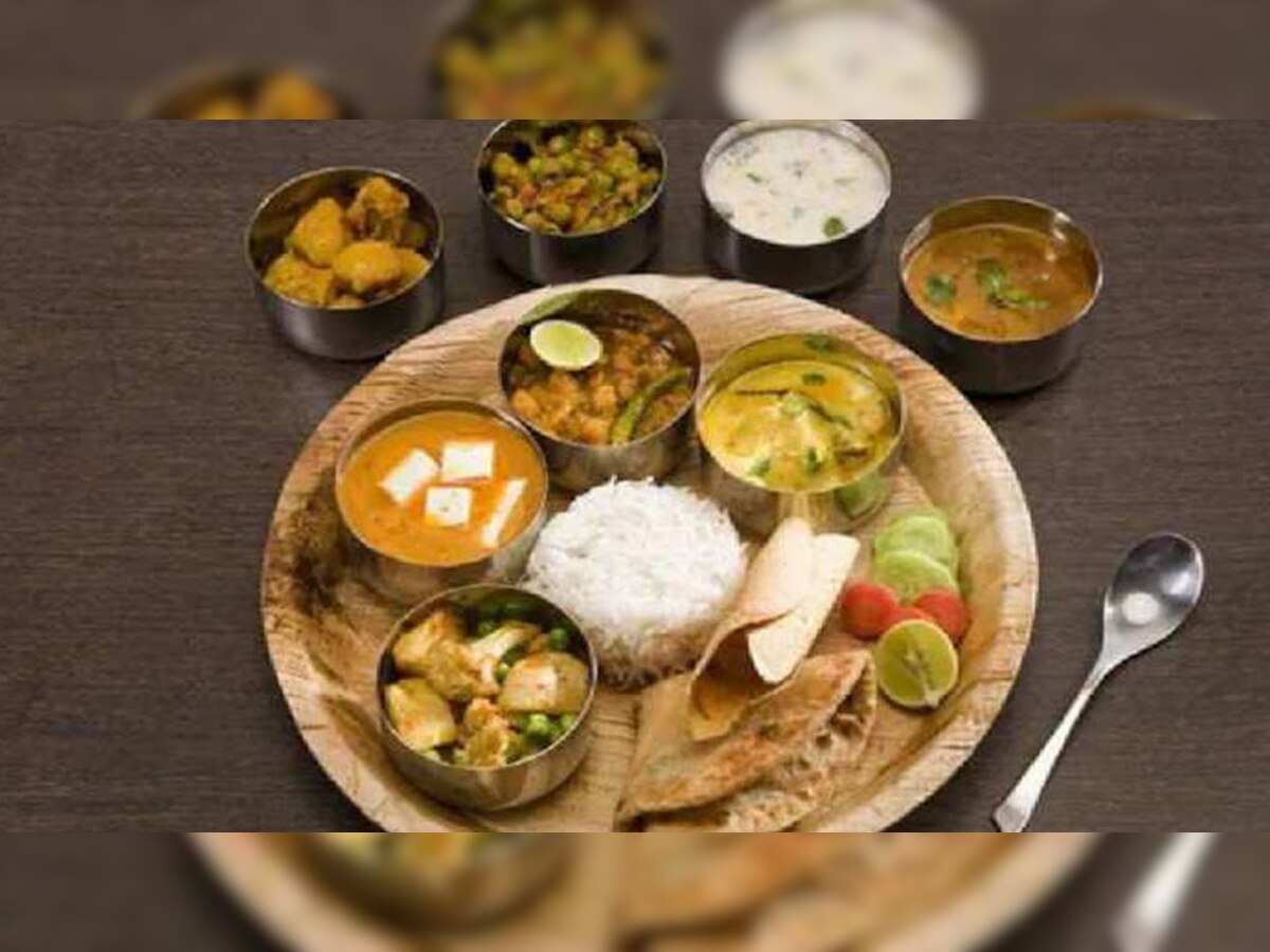 Bhishma Bhojan Formula: प्रतिदिन इस तरह भोजन करने से घर में हमेशा रहता है मां लक्ष्मी का बसेरा, पितामह भीष्म ने बताए हैं ये विधान