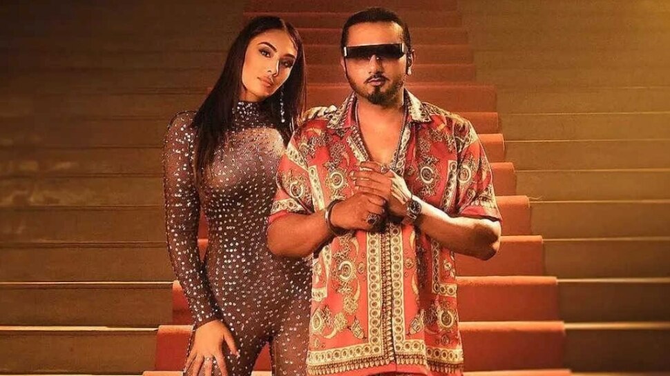 Honey Singh New Girlfriend: हनी सिंह को फिर हुआ प्यार! गर्लफ्रेंड का हाथ भीड़ में थामे यूं आए नजर