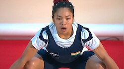 World Championship में मीराबाई ने रचा इतिहास, कलाई में लगी चोट फिर भी जीता सिल्वर