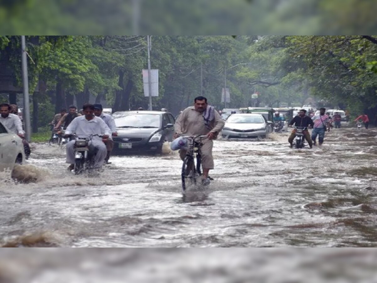 Pakistan: बाढ़ की वजह से लाखों लोग प्रभावित; हज़ारों लोगों के सामने खाने की परेशानी