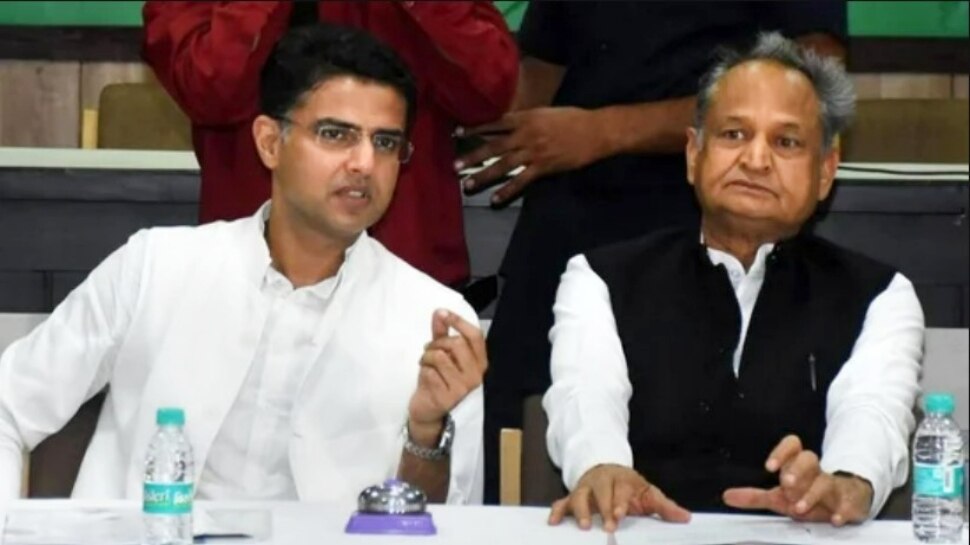 Gujarat में हार के बाद अपनी ही पार्टी में घिरे गहलोत, सचिन पायलट से ऐसे हो रही तुलना