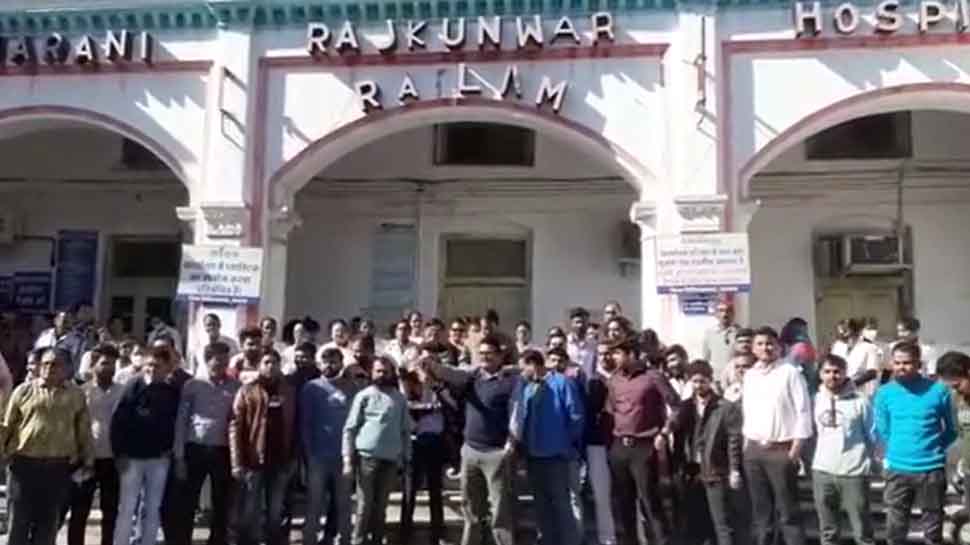 रतलाम में डॉक्टरों और मरीज के परिजनों के बीच विवाद, इलाज छोड़ थाने पहुंचे डॉक्टर