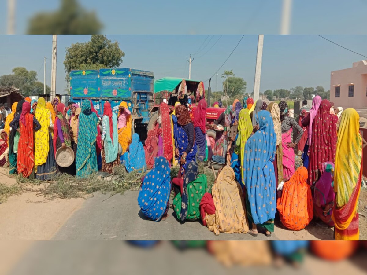 सवाई माधोपुरः हिंदूपुरा गांव में श्रमिकों ने पंचायत भवन के सामने लगाया जाम,अतिक्रमण हटाए जानें की करी मांग