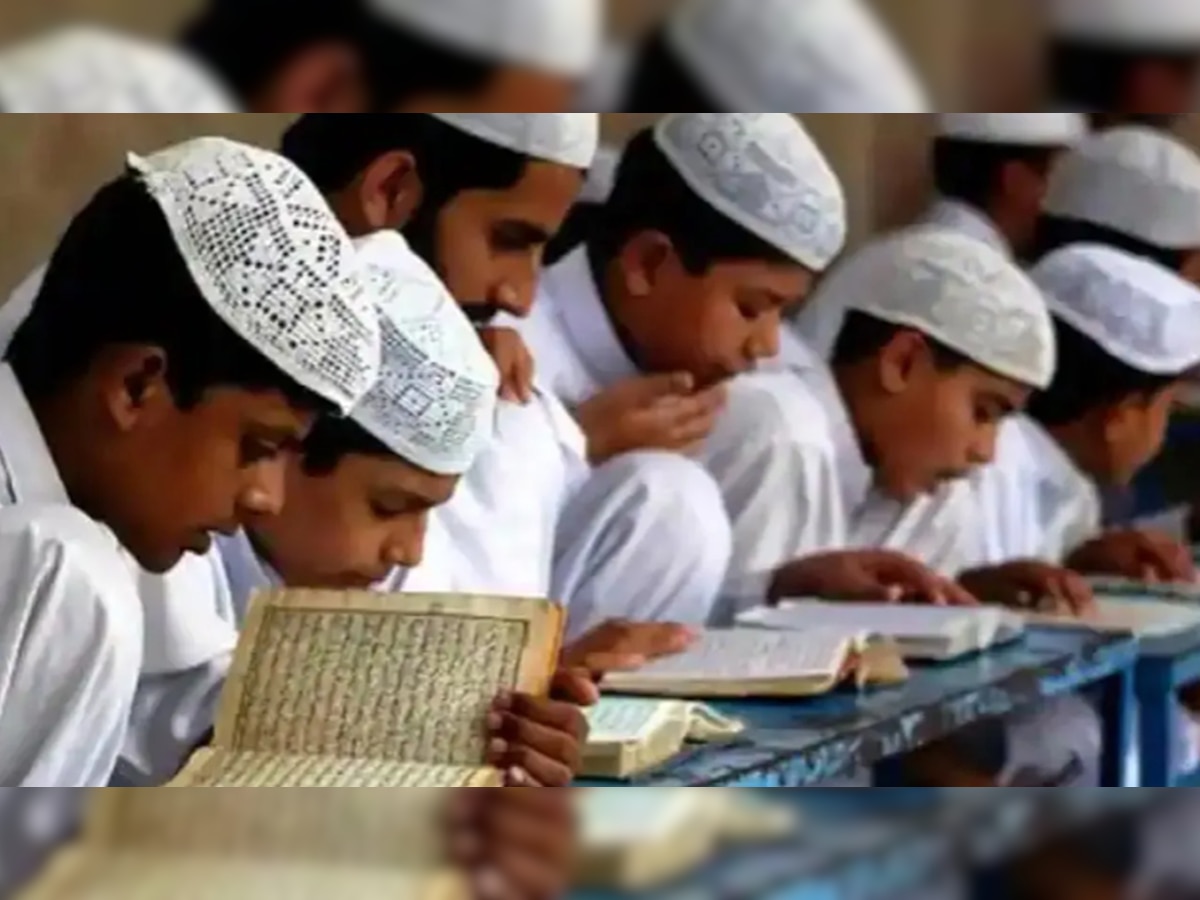 गैर मुस्लिम बच्चों को दाखिला दे रहे मदरसों की होगी जांच, कमीशन ने सभी राज्यों को लिखा खत