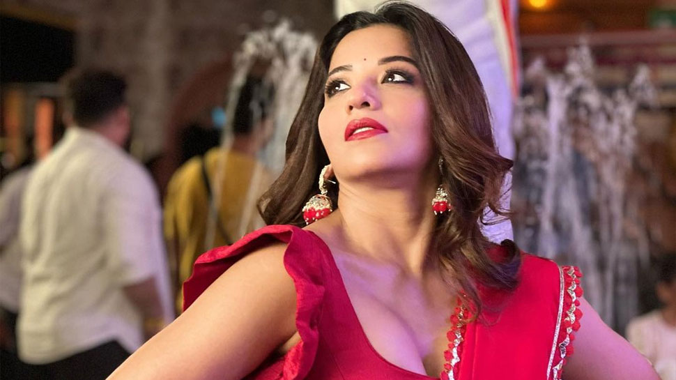Monalisa ने दिखाईं ऐसी कातिलाना अदाएं, देखते ही बढ़ जाएंगी लोगों के दिल की धड़कनें!