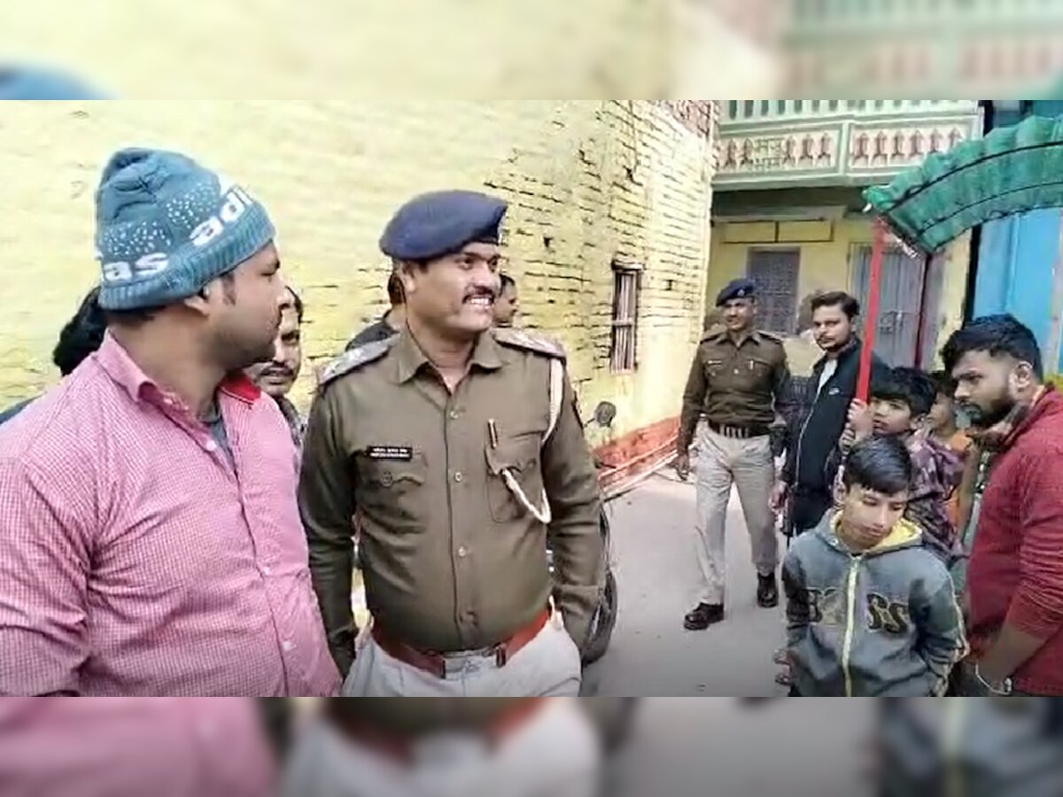 बिक्रम में 'पुलिस' लिखी कार से ढाई सौ लीटर शराब बरामद, नए साल की हो रही थी तैयारी