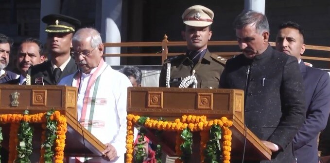Himachal Pradesh CM oath ceremony Live: हिमाचल प्रदेश के नए सीएम ने ली शपथ, राहुल के गले मिलीं प्रतिभा सिंह 