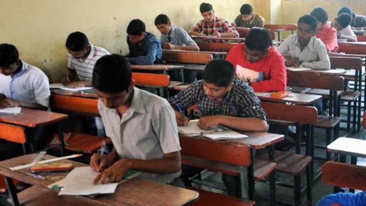 UP Board Exam: परीक्षा में अब नहीं कर पाएंगे नकल, बोर्ड ने नियमों में किए ये बड़े बदलाव