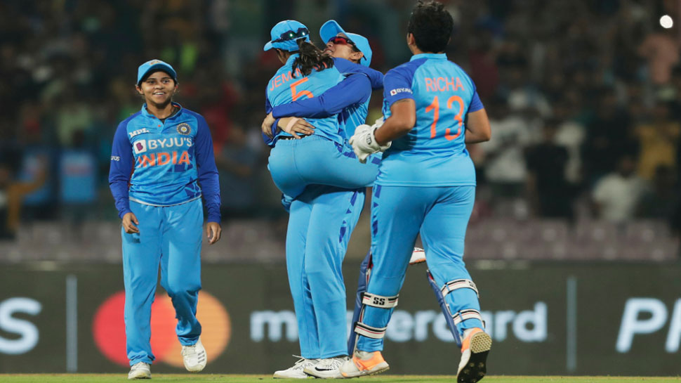 IND vs AUS: भारतीय महिला टीम ने सुपर ओवर में ऑस्ट्रेलिया को चटाई धूल, शानदार अंदाज में जीता मैच