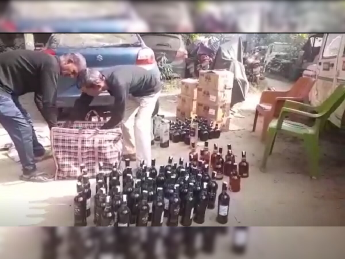 बिहटा में दो लग्जरी कार से अंग्रेजी शराब बरामद, पुलिस ने पांच लोगों को किया गिरफ्तार