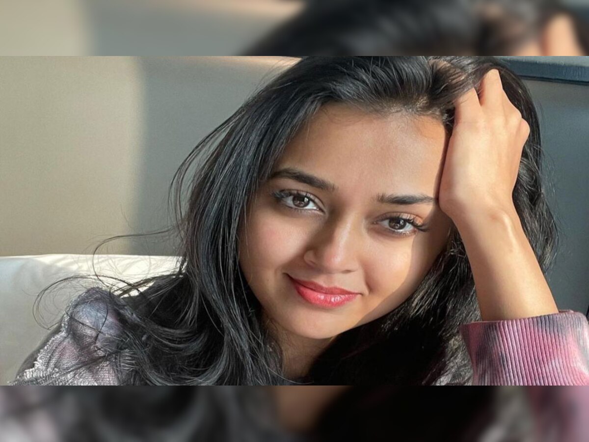 Tejaswwi Prakash का ये लुक देखकर फैंस दे बैठे दिल, अपने बोल्ड लुक से किया लोगों को क्लीन बोल्ड!