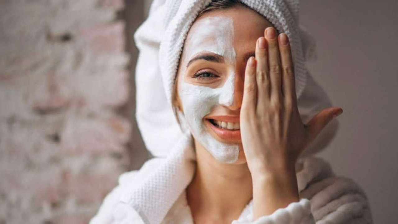 Skin Care Tips: रूखी त्वचा को चाहिए निखार या चेहरे से दूर करने हैं मुंहासे तो आज ही अपनाएं ये घरेलू उपाय