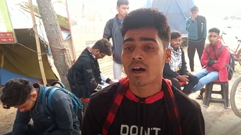 Singer Chay Wala: सोशल मीडिया पर ट्रेंड कर रहा पूर्णिया का सिंगर चायवाला, गाने सुना-सुना कर पिलाता है चाय