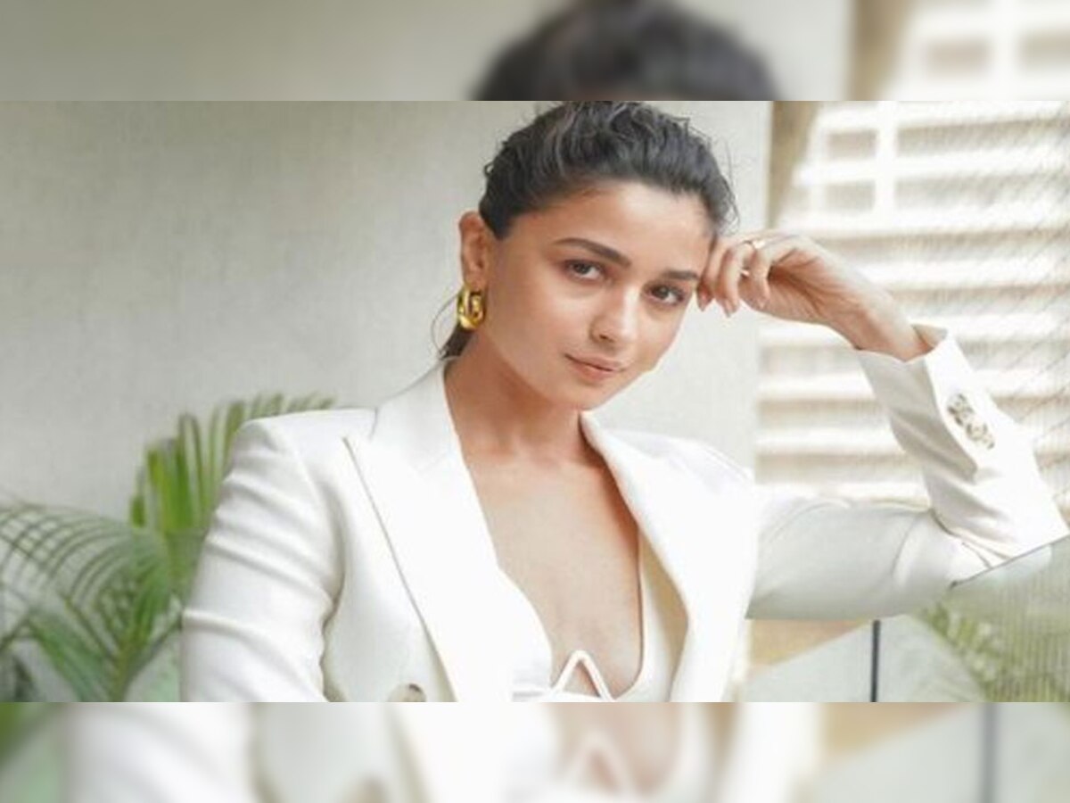 Alia Bhatt: ऑफिशियल रिलीज से पहले ही वाइफ आलिया भट्ट ने रणबीर-श्रद्धा की फिल्म के नाम का किया खुलासा?