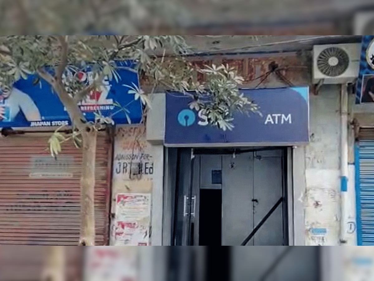 Delhi Crime: ATM उखाड़ ले गए चोर, CCTV और DVR भी किया गायब, वारदात के वक्त गार्ड नहीं था मौजूद 