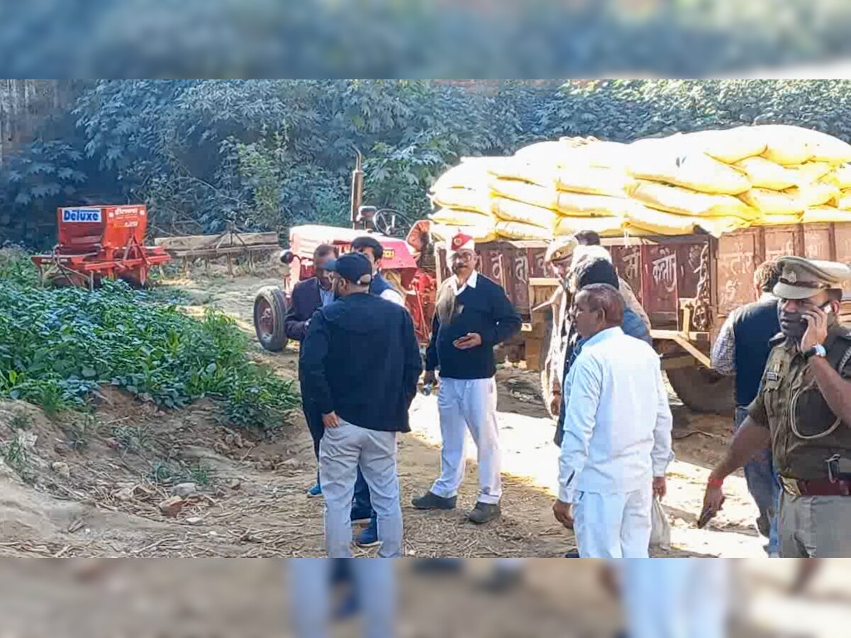Kannauj News: एक तरफ किसानों को नहीं मिल पा रही खाद, यूपी के इस जिले में पकड़ा गया खाद का जखीरा