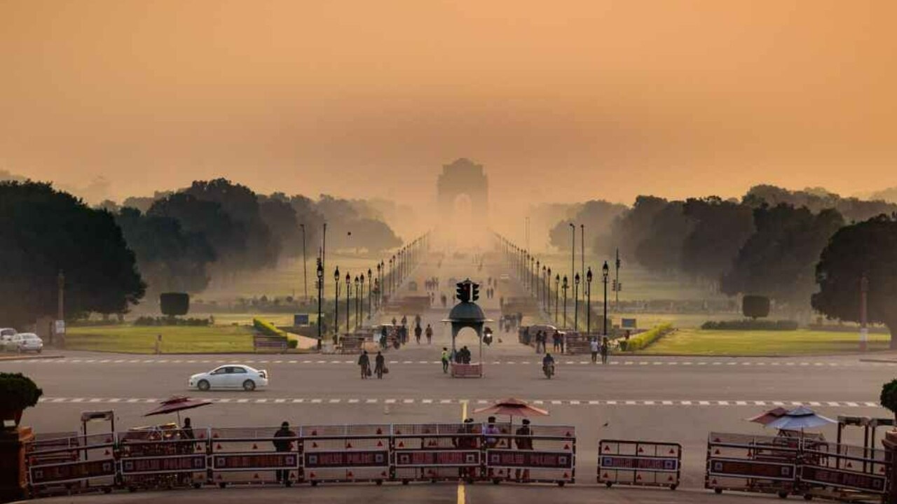 Delhi Weather: दिल्ली की हवा हुई साफ, गंभीर प्रदूषण से मिली राहत 