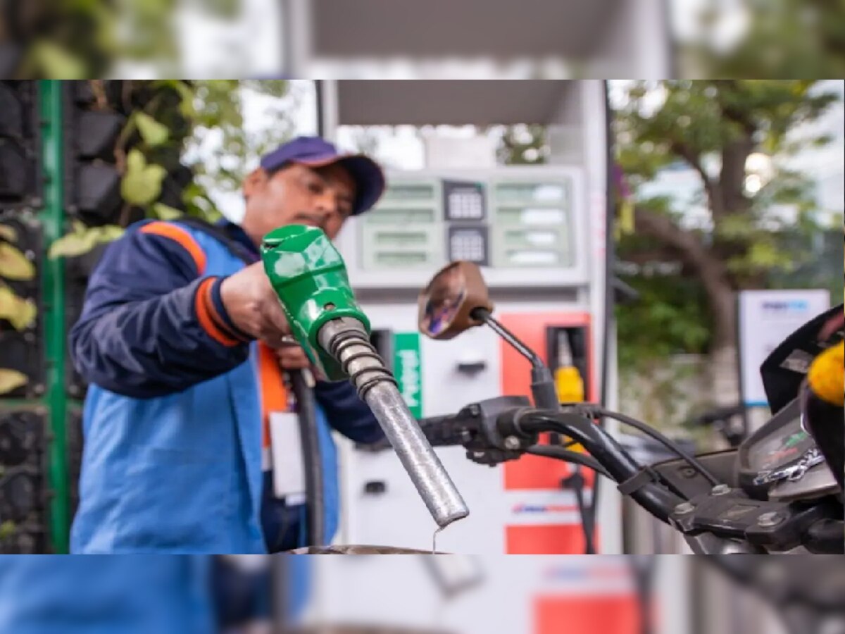 Petrol-Diesel Price Today: ପୁଣି ବଢ଼ିଲା ଅଶୋଧିତ ତୈଳ ଦର, ଗାଡ଼ିରେ ତେଲ ଭରିବା ପୂର୍ବରୁ ଚେକ୍ କରନ୍ତୁ ଆଜିର ରେଟ୍ 