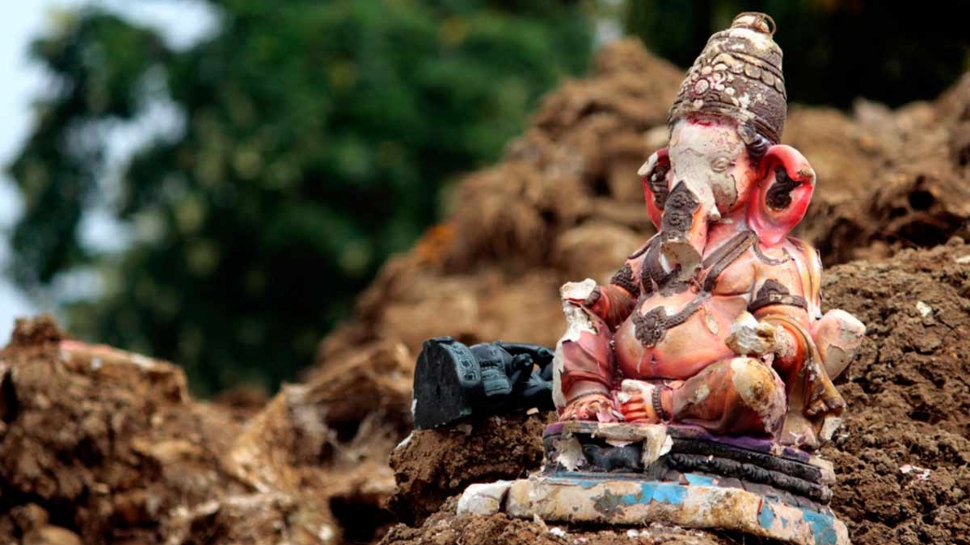 What if God idol broken know its meaning and what to do and don't | गलती से टूट जाए भगवान की मूर्ति तो क्या होता है मतलब, जानें क्या करें क्या नहीं? |