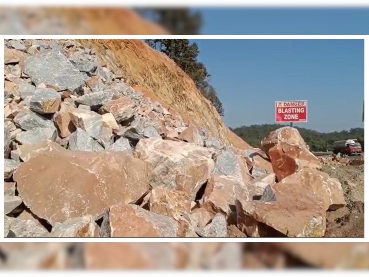 कोडरमा में सड़क निर्माण के लिए पहाड़ों को किया जा रहा है नष्ट, पत्थरों को भेजा जा रहा बिहार