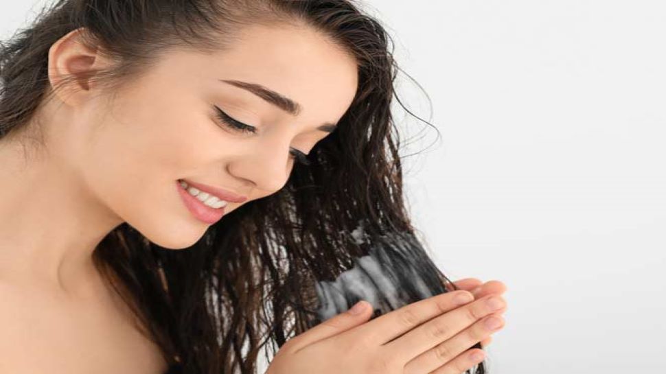 hair care tips home remedies for get greasy hair | Hair Care Tips: शैंपू के बाद भी बाल रहते हैं चिपचिपे? अपनाएं ये तरीके, दूर होगी समस्या | Hindi News hair care tips home remedies for get greasy hair | Hair Care Tips: शैंपू के बाद भी बाल रहते हैं चिपचिपे? अपनाएं ये तरीके, दूर होगी समस्या | Hindi News
