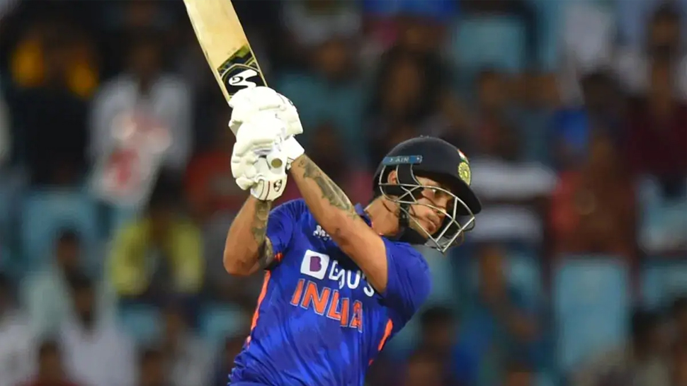 Ishan Kishan के बल्ले ने फिर बरपाया कहर, 8 छक्के और 9 चौकों के साथ जड़ी सेंचुरी Ishan Kishan के बल्ले ने फिर बरपाया कहर, 8 छक्के और 9 चौकों के साथ जड़ी सेंचुरी
