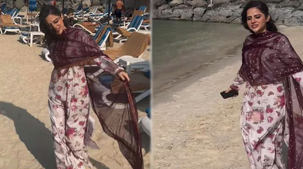 Javaed Rajesthan Urfi Javed changed her style on beach wearing a suit now viral this ...